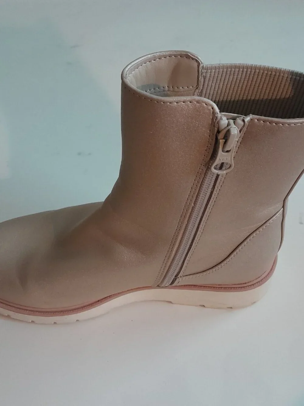 Art Class Girls Laurel Chelsea Beige boots Size 4